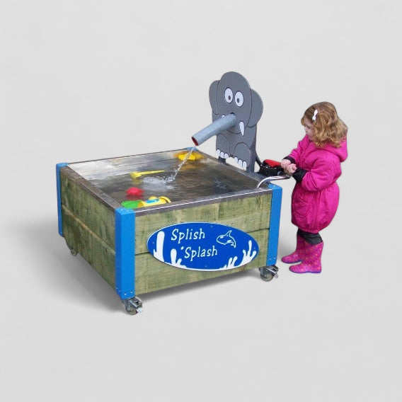 Small elephant water play unit