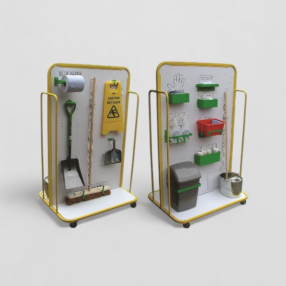 Double sided cleaning station