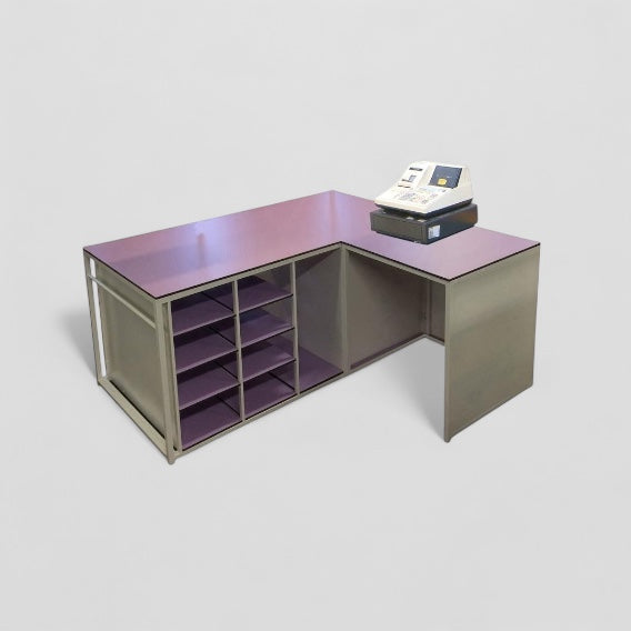 Till bench with shelf storage