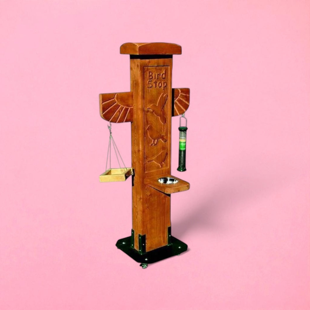 Bird feeding station