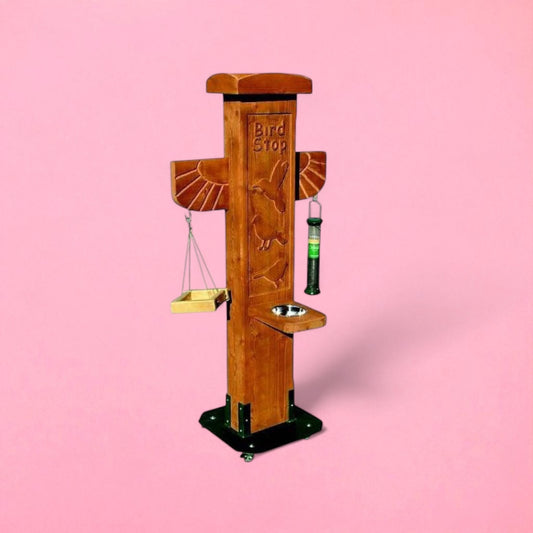 Bird feeding station