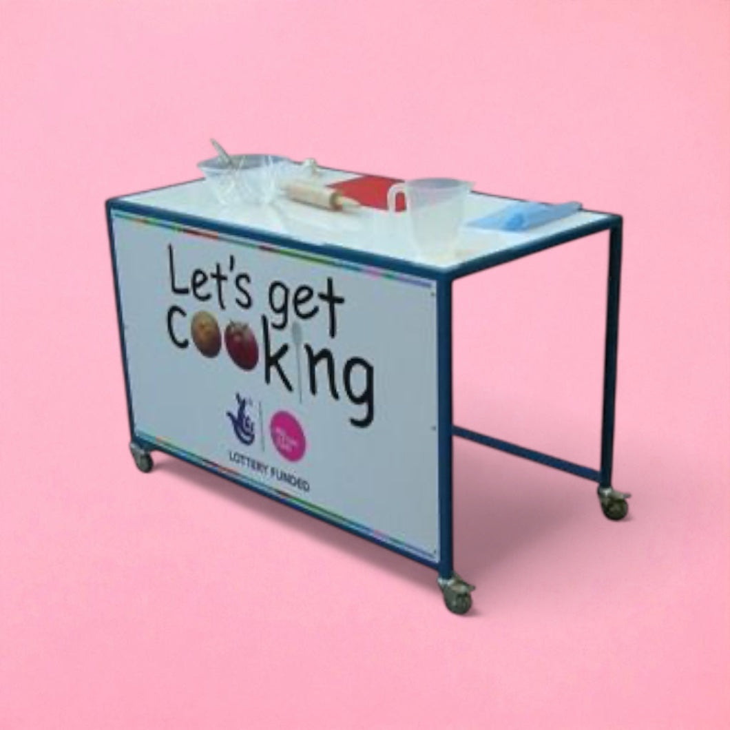 Standard cooking worktop station trolley with panel front