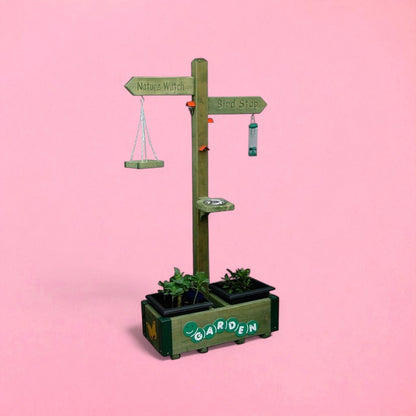 Bird feeding station with camera