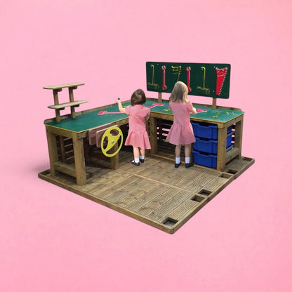 Outdoor role play builders' station